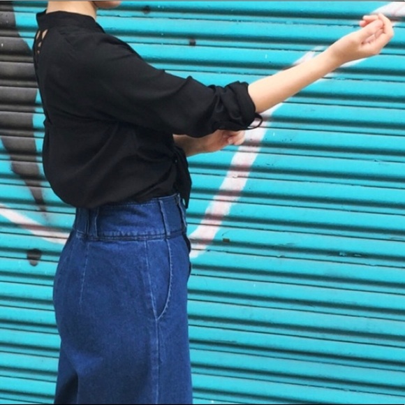 April Spirit Blouse 🦋 - Picture 2 of 3